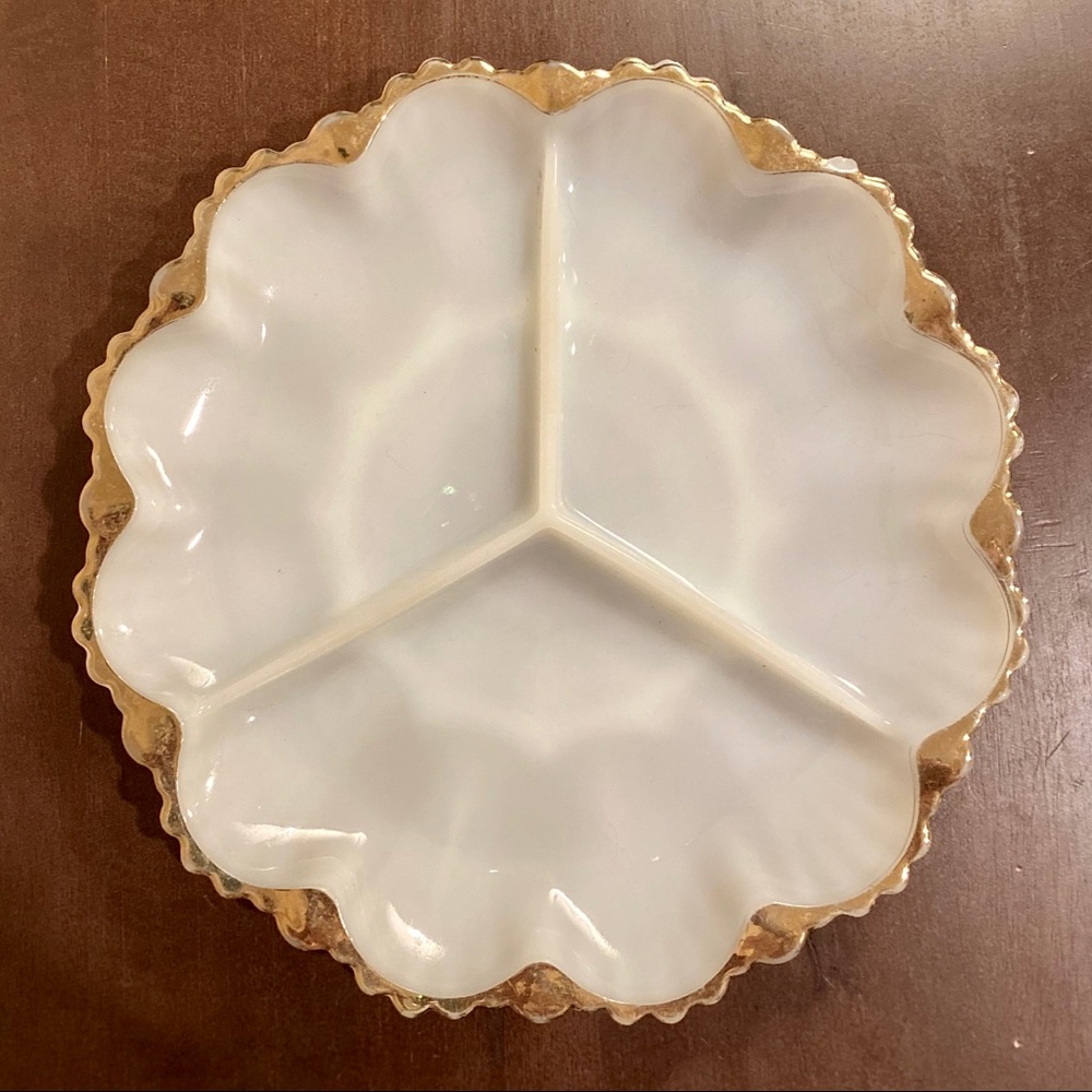 Donated -Vtg Anchor Hocking Milk Glass Divided - Picture 1 of 3